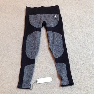 DoYouEven Seamless Leggings. Size Small. Gray.